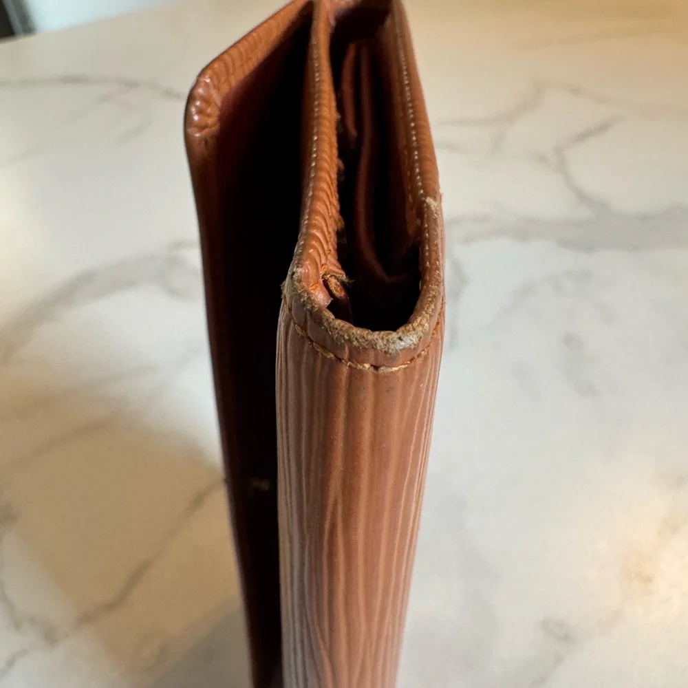 Louis Vuitton Epi Leather Wallet in rare orange color - Picture 5 of 11